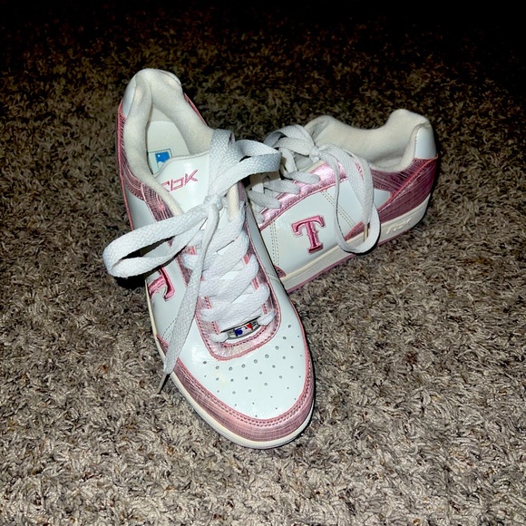 MLB Shoes - RARE MLB Women’s Reebok Clubhouse Texas Rangers Sneakers size 8.5